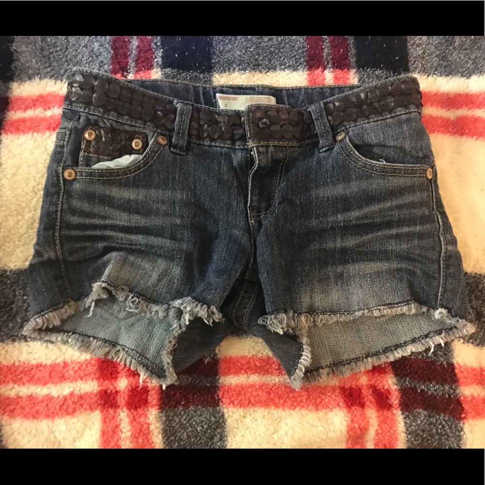 Jean booty shorts